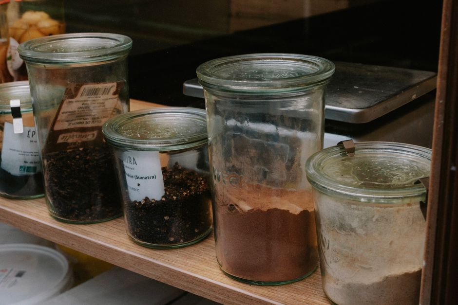 Pot à épices en verre et bois (12 pièces)
